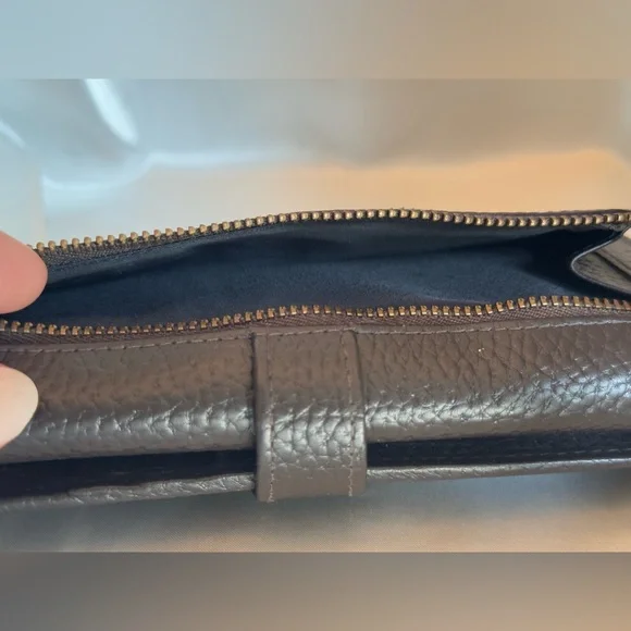 Like New Oak Leathers Brown RFID Blocking Trifold Wallet with  11 Slots - Picture 11 of 11